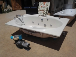 Jacuzzi with pump and tap