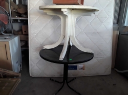 2 plastic round table