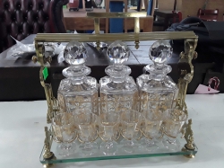 Decontor set with glasses in gilt brass frame with key