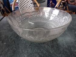 Glass bowl