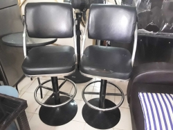 2 bar stools