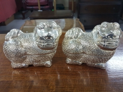 A pair of Lion dogs with removal body 483 grams