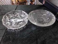 2 crystal ashtrays