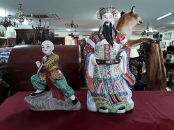 Statue of Chinese with damage