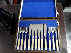 Silver plated knifes and forks in box