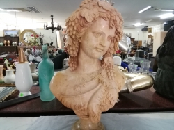 Queen wine in marble