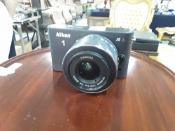 Nikon j2 digital camera wit lens