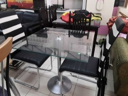 Glass table with 2 chairs
