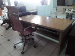 Office desk set with chair