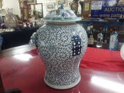 Chinese pot vase with lid