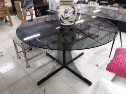 Round coffee table