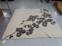 Lovely carpet size 150x148 cm.