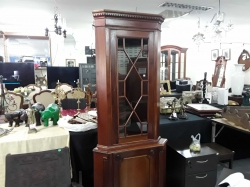 Conner cupboard with key