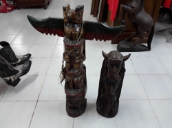 2x Totem Indian poles