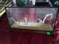 Suwanahong in glass case