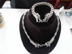 Beautiful Dragon Decorated Bracelet And Necklace