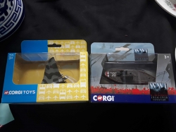 2x Model toys