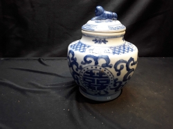 Chinese blue & white ceramic pot with lid