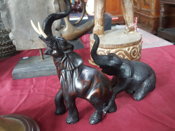 2x Rasin Elephants