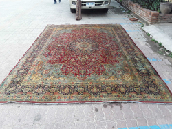 Red Wool on cotton Floral Design 100 years old price this carpet 250x364cm