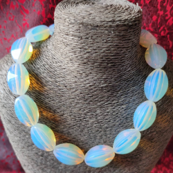 Nice cut 15 Moonstone beads