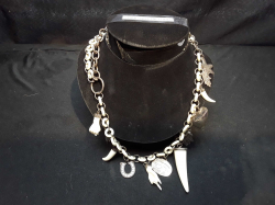 Australian Necklace (Stand NOT included)