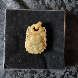 Jade carved pendant