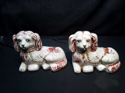 Pair of lovely Stafford shire old cocker spaniels dog ornaments