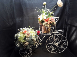 Very decorative metal Tricycle with 2 Flower Arrangements