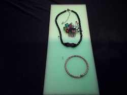 1 Pendant + 1 bracelet + 2 hair clips