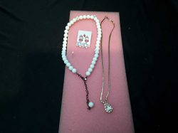 2 Pendants (artificial pearls / Zircons ) + earrings