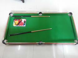 Small kids Snooker table with Acc