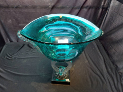 Hand made Italian art glass bowl with fluted side accents decending to a lyre shape stem mounted on granite base (35*23*40 cm.)
