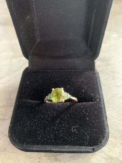 Light green single stone ladies ring 925 silver