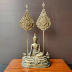 A bronze buddha statue (W.19 cm.)