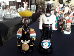 2x Decanter figures