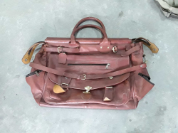 Leather travel bag