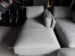 Day lounger Luxurious Foam and Feather Filled Cushions Solid and Engineered Timber Frame
Pirelli Webbed Suspension for extra Comfort
Hardwearing Austria Fabric Solid Timber Plinth and Feet 90*160*80cm