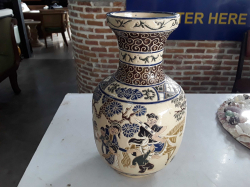 Japanese vase H.37cm