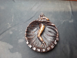 Heavy resin ashtray