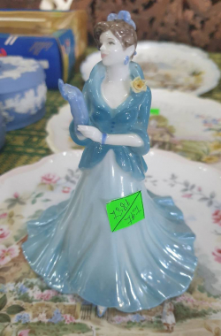 Coalport Beautiful porcelain figure