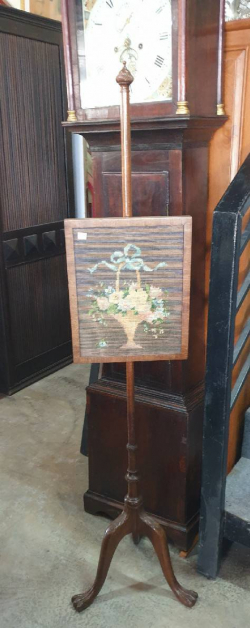 Edwardian C,1905
Mahogany adjustable pole screen with original tapestry picture