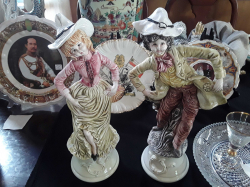 2x Ilalien Ceramic figuniues