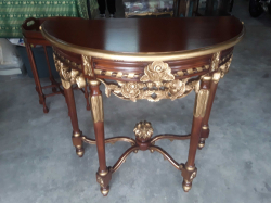 A Flower Pot Console Table.