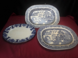 1 Floeblue Plate, 1 Large Burslem and 1 Medium Burslem plate.
(Ref.407)B.2