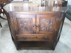0ak Sideboard.
W.36 L 118 H.82
Ref.86 B.3