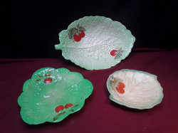 Cabbage Leaf Plates Crown Devon .
Ref.8 B.3