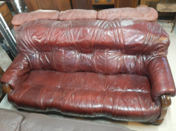 3 Seater Leather Sofa 
W.90 L.197 H.83 cm.
Ref.160 B.4
