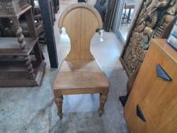 Vintage Oak Hall Chair
W.45 H.93 Cm.
Ref.89 B.4