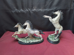 3x Horses on Wooden Base Figurine. 